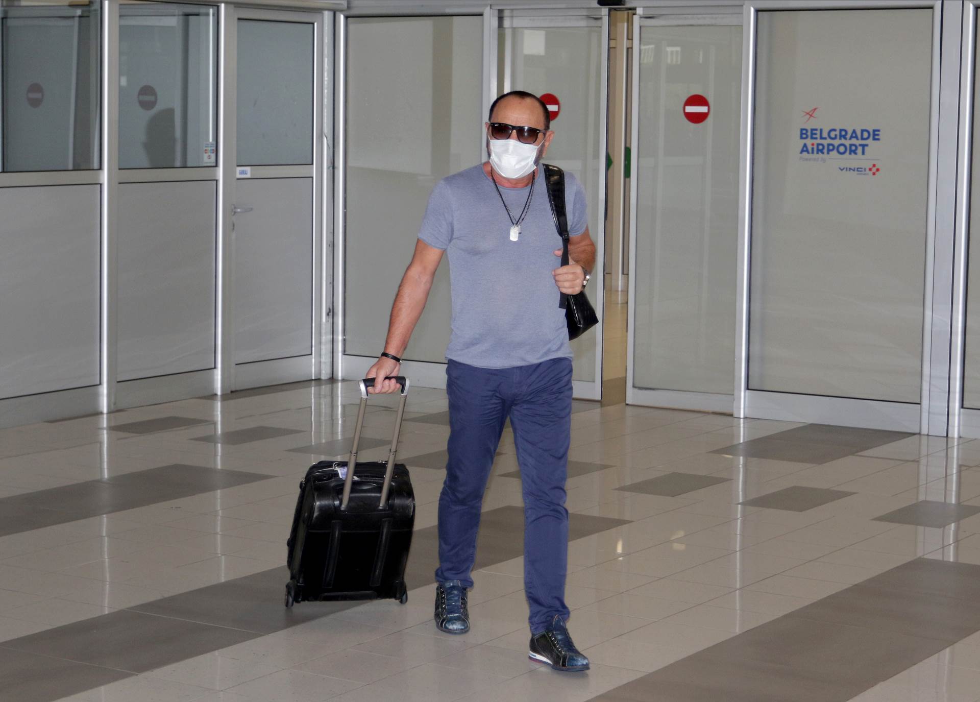 Ceca dolazi iz Lucerna aerodrom duga kosa nadogradnja izgled farmerke sandale maska 