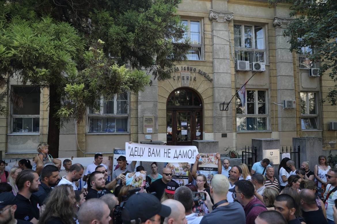 antivakseri protest batut korona vakcina iz kine testiranje lončar video