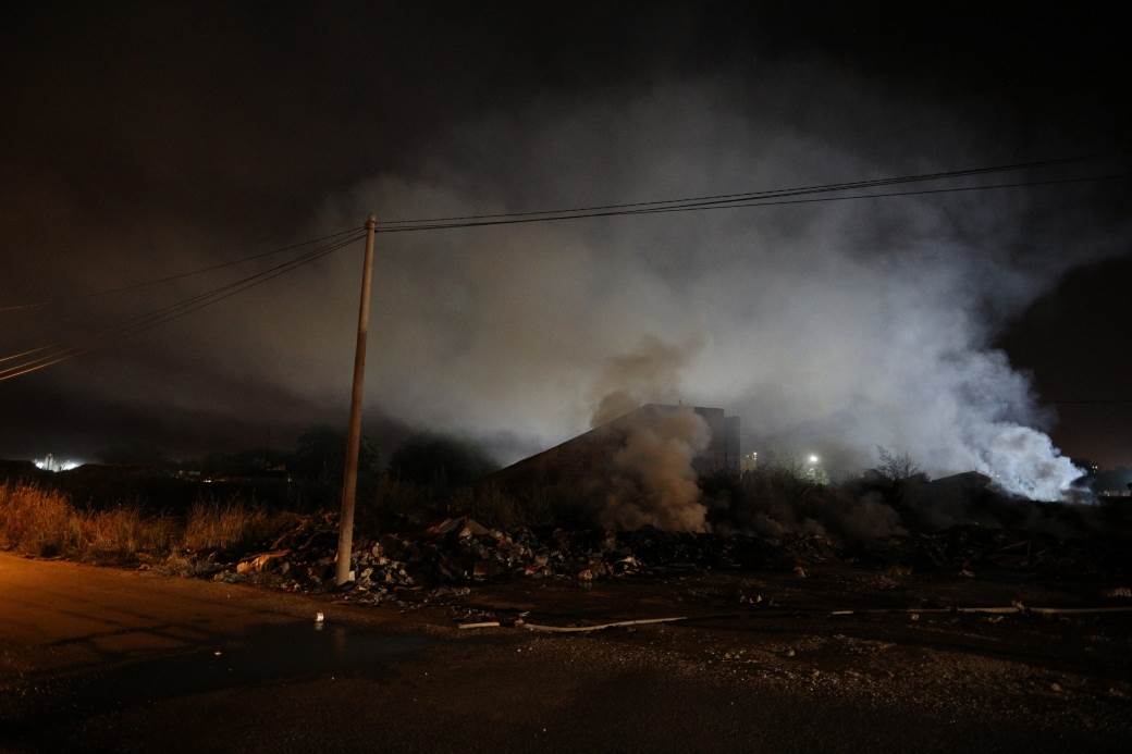 Beograd - Požar -  Vatrogasci - Gori u ulici Vuka Vrčevića