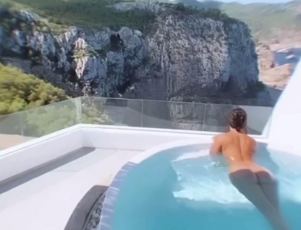 gola demi rouz slike