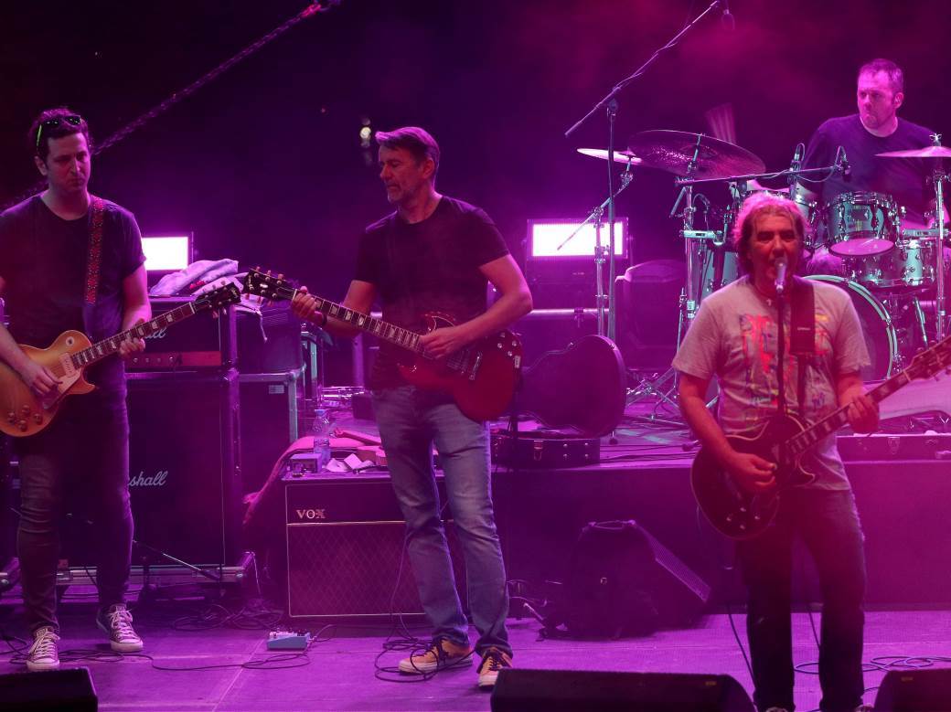 Bogdan Obradović teniski trener svira gitaru Kiki Lesendrić i Piloti koncert
