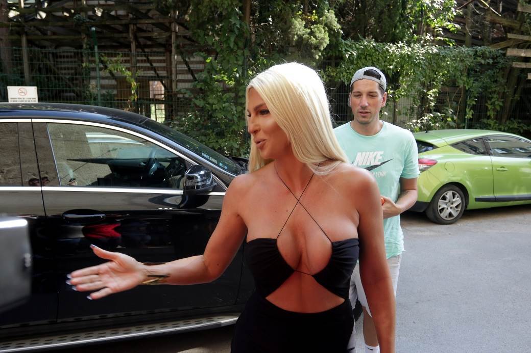 Jelena Karleuša povratak pred kamere snimanje Grand grudi haljina kako izgleda 