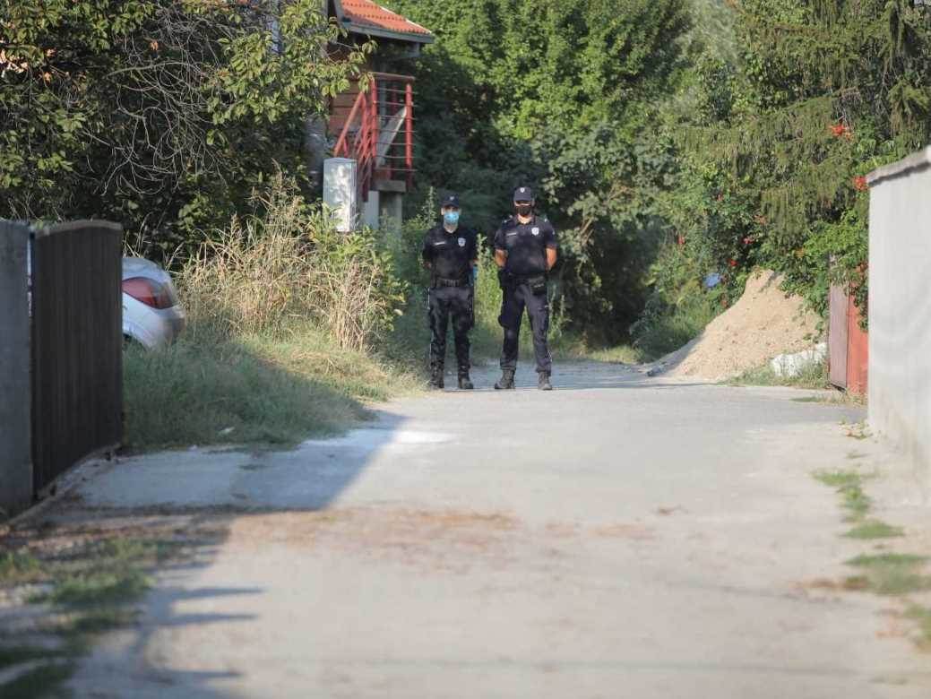 stek kuca u kotezu velja nevolja