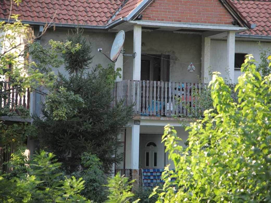 stek kuca u kotezu velja nevolja