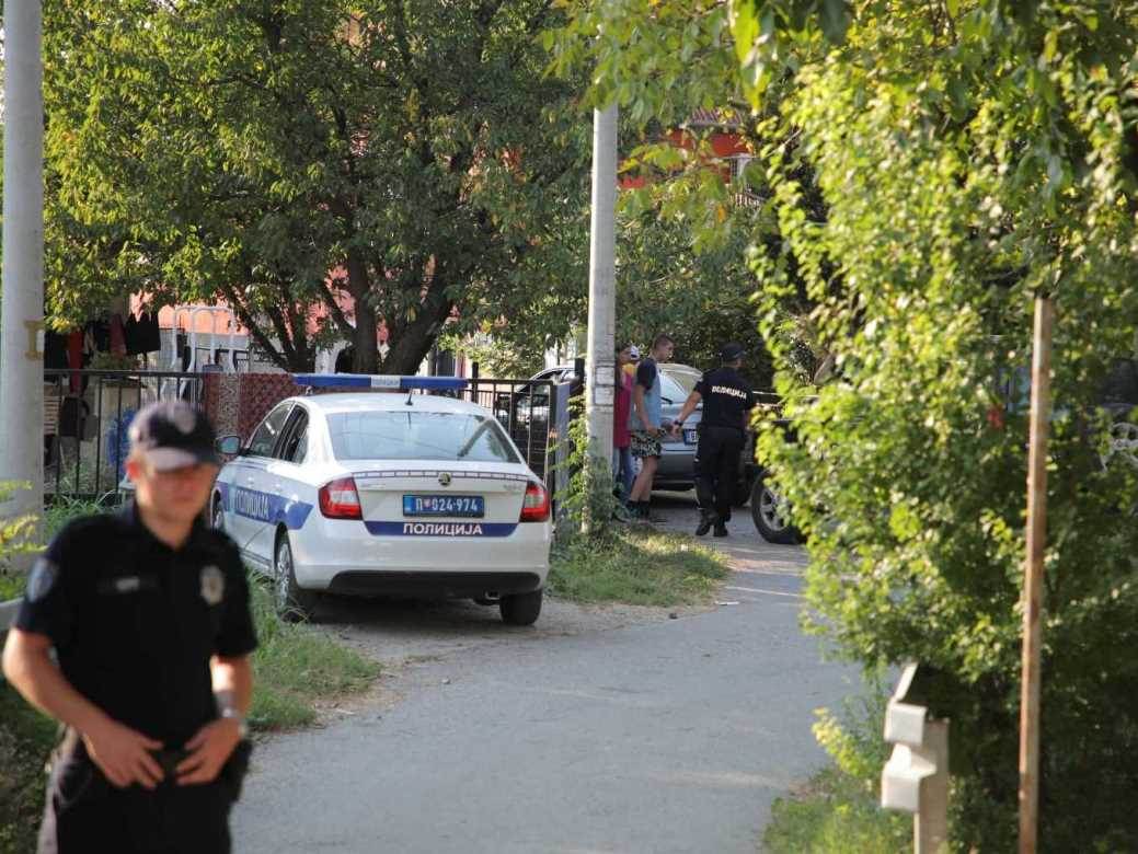 stek kuca u kotezu velja nevolja