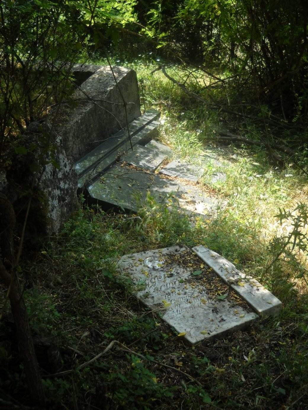 Kosovo selo Žakovo oskrnavljeno srpsko groblje