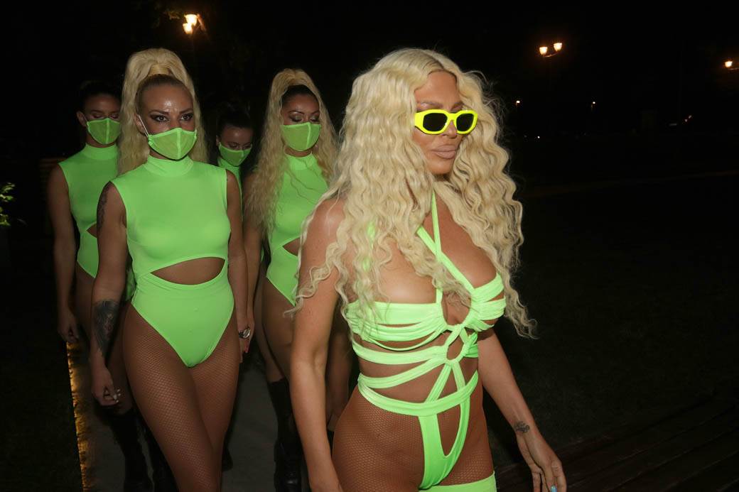 jelena karleusa kim kardasijan iskopirala pevacicu