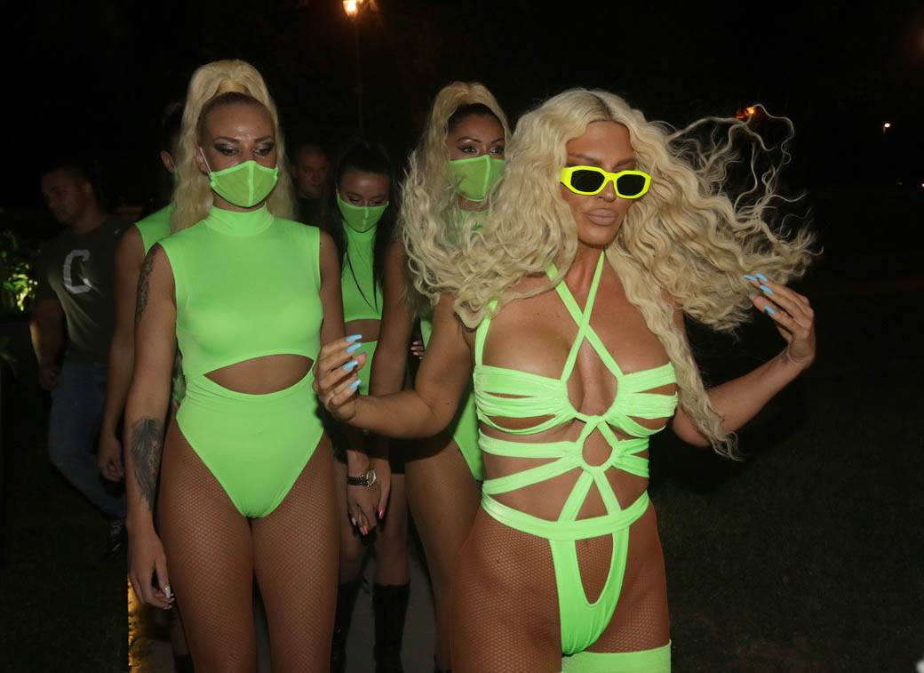 jelena karleusa kim kardasijan iskopirala pevacicu