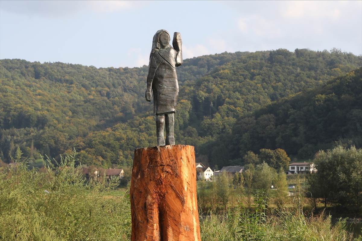 Melanija Tramp nova statua Slovenija fotografje