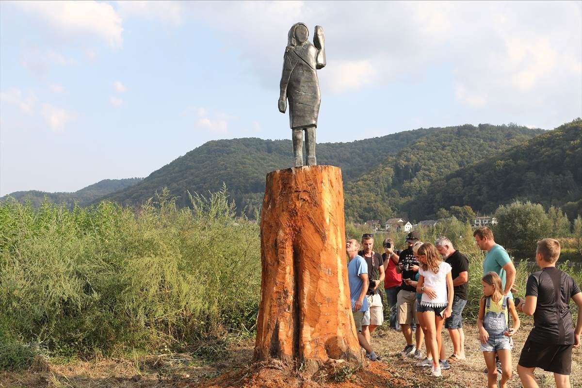 Melanija Tramp nova statua Slovenija fotografje