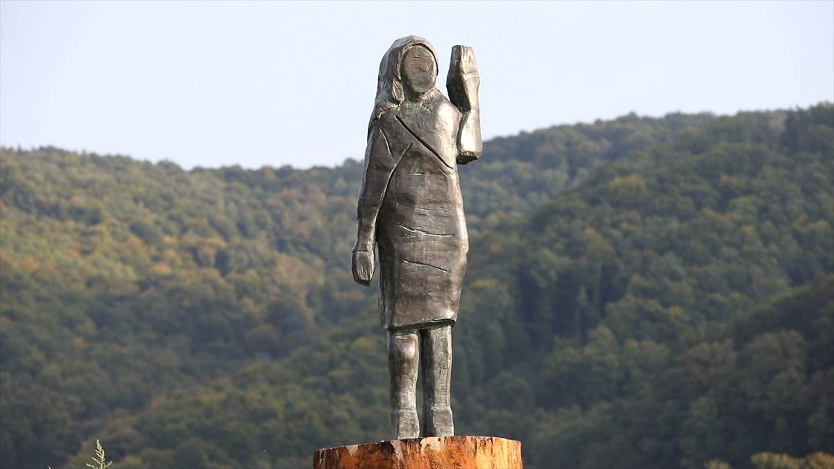 Melanija Tramp nova statua Slovenija fotografje