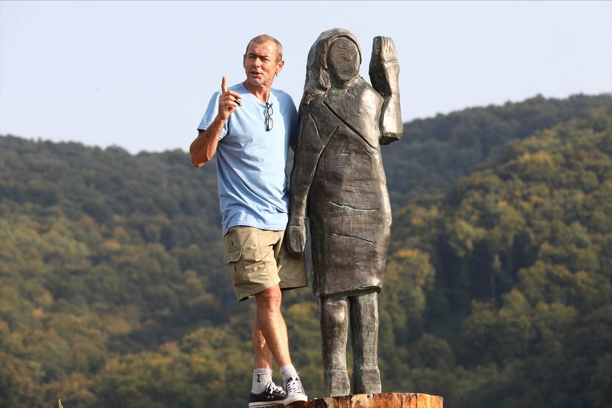 Melanija Tramp nova statua Slovenija fotografje