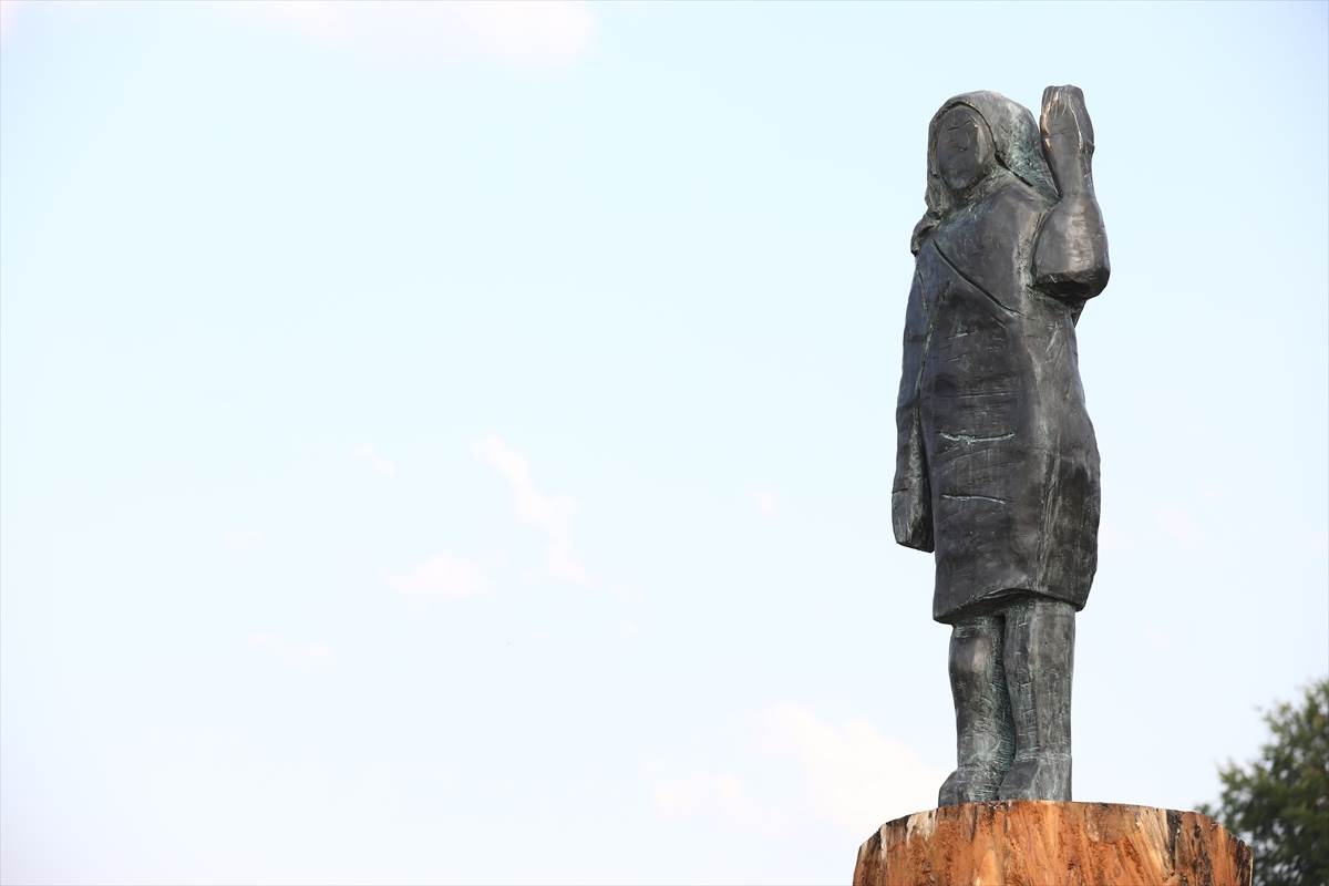 Melanija Tramp nova statua Slovenija fotografje