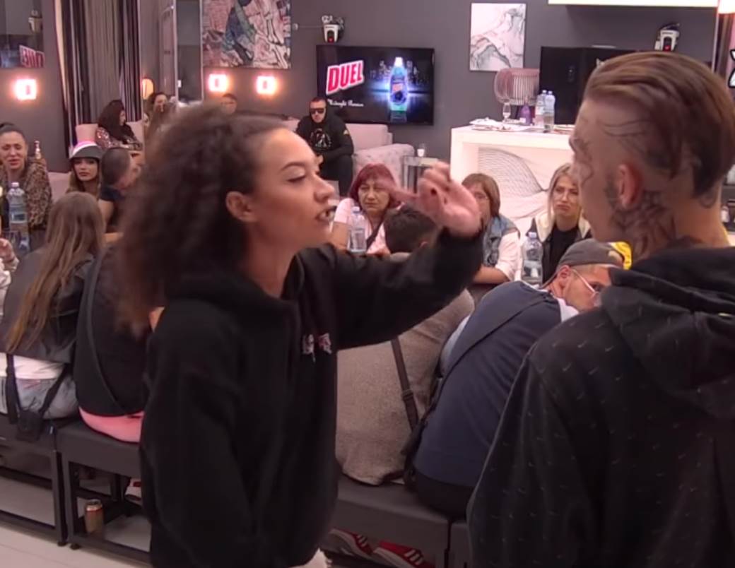 paula fran seks akcija u krevetu zadruga 