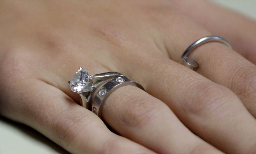 DEKOLTE, DIJAMANSTKI PRSTEN I ROLEKS SAT: Aleksandra Prijović ponela par stotina hiljada evra na sebi! (FOTO)