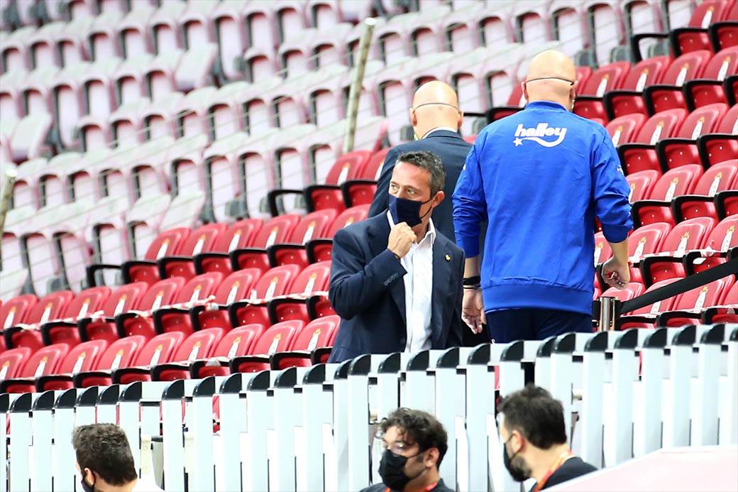 Galatasaraj-Fenerbahče-0-0-baklja-jermenija-azerbejdžan-rat-podrška-fotografije