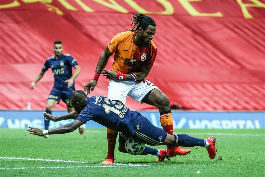 Galatasaraj-Fenerbahče-0-0-baklja-jermenija-azerbejdžan-rat-podrška-fotografije