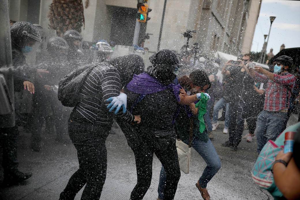 Meksiko protest abortus sukobi policija žene fotografije