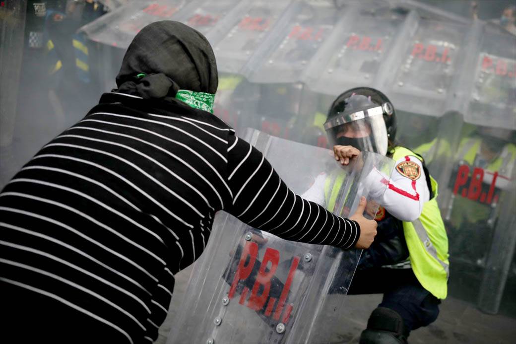 Meksiko protest abortus sukobi policija žene fotografije