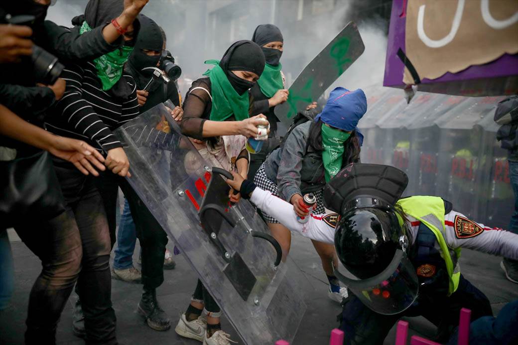 Meksiko protest abortus sukobi policija žene fotografije