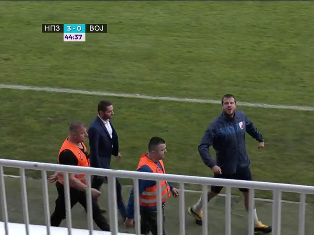 Nenad Lalatović besneo Novi Pazar Vojvodina crveni karton isključenje vređao u loži VIDEO Superliga