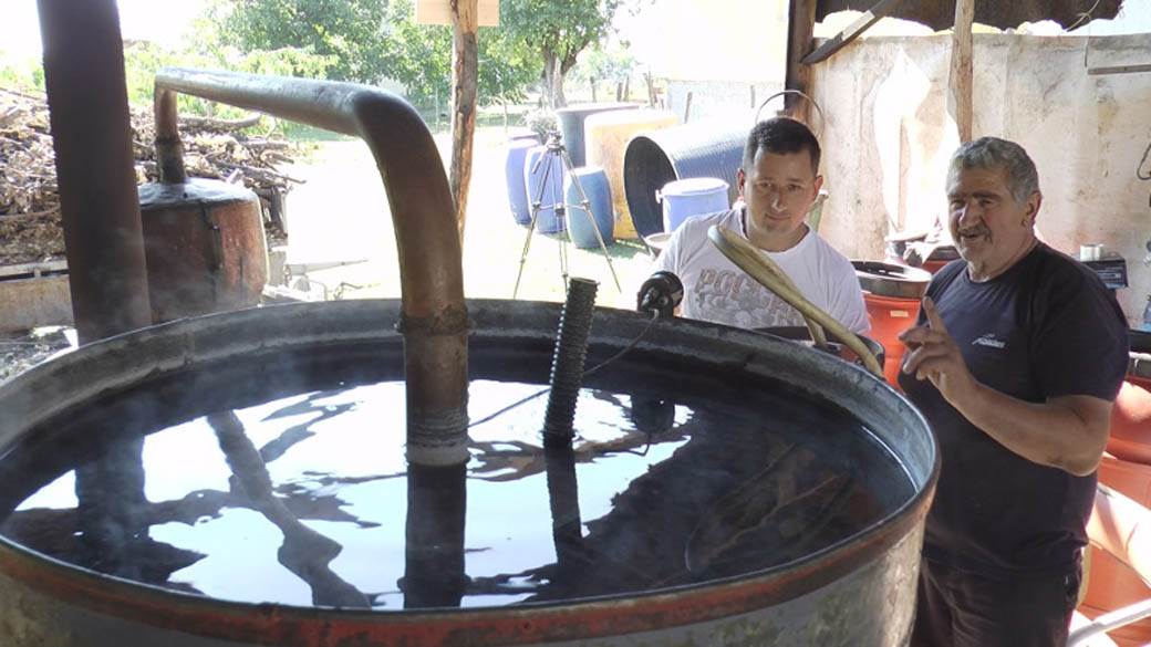 Rakija šljivovica proizvodnja Srbija fotografije