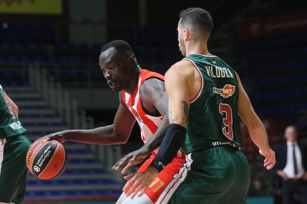 Duop Rit zakucavanje preko Rudija Gobera