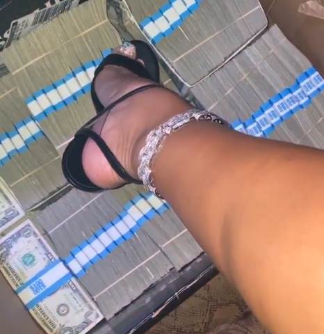 Cardi B rođendan striptizete alkohol Instagram foto