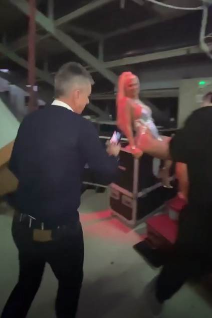 Jelena Karleuša Grand snimanje Jelena u srebrnoj haljini 