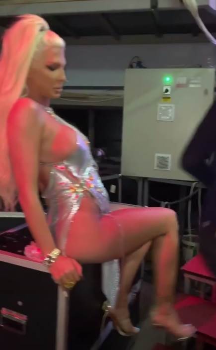 Jelena Karleuša Grand snimanje Jelena u srebrnoj haljini 