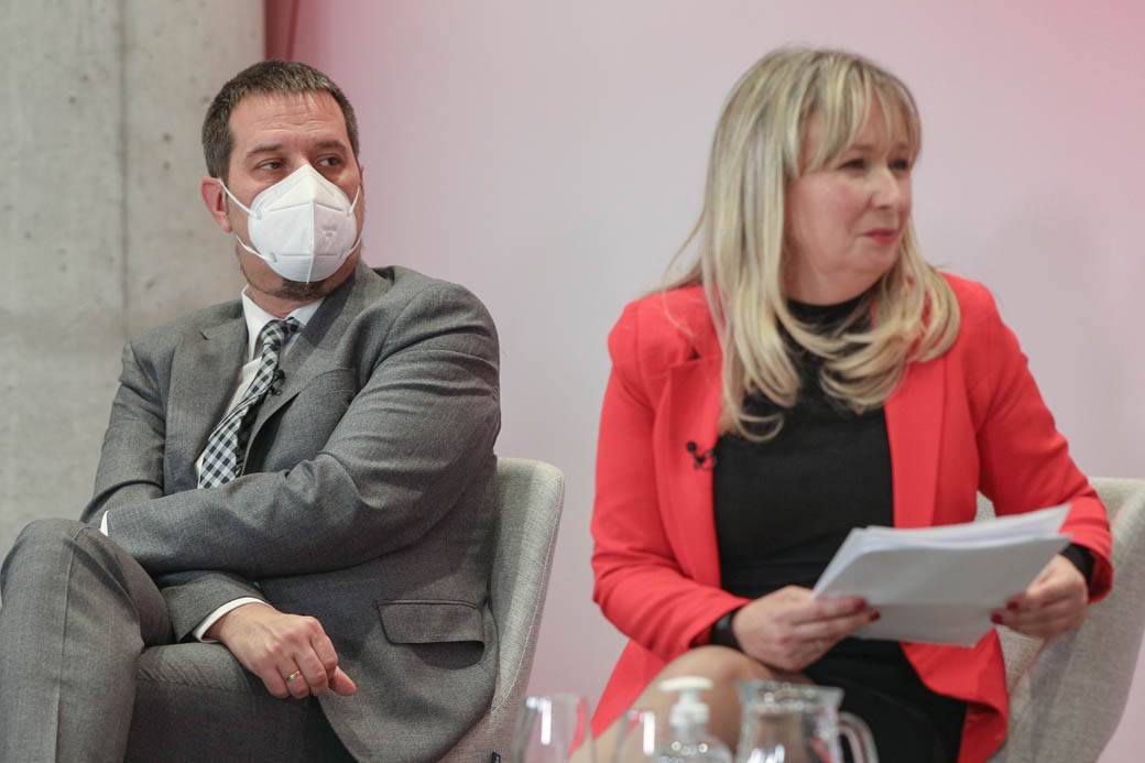 Lepa i srećna konferencija zdravlje žene