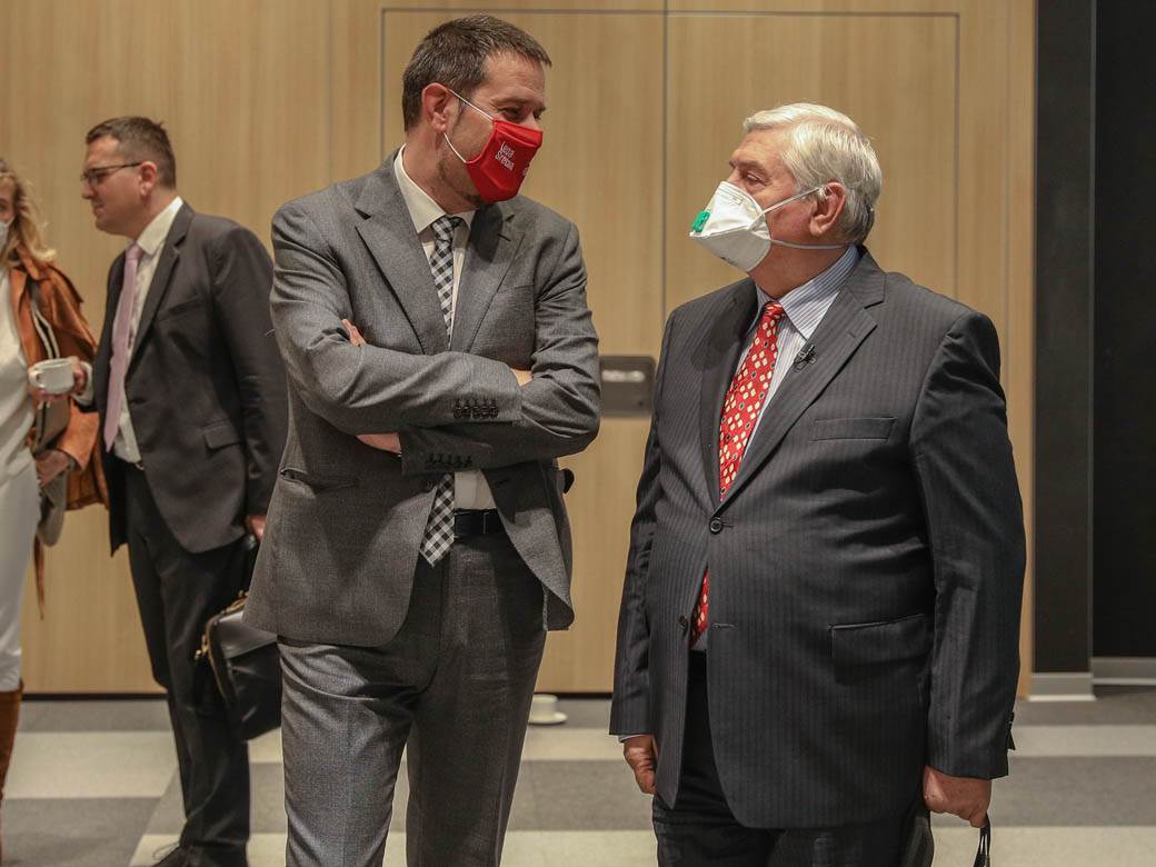 Lepa i srećna konferencija zdravlje žene