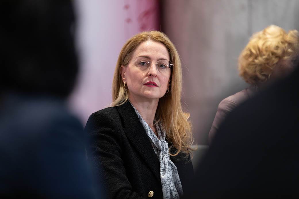 Lepa i srećna konferencija zdravlje žene