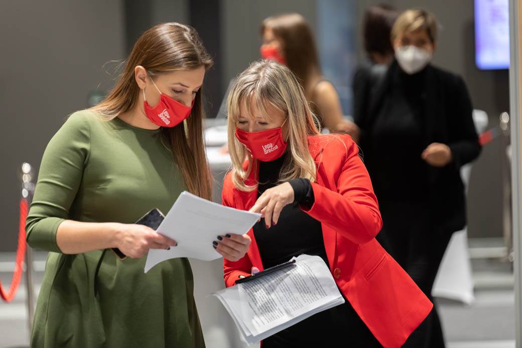 Lepa i srećna konferencija zdravlje žene