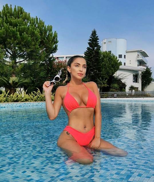 maja berovic providan ves versace bademantil instagaram foto