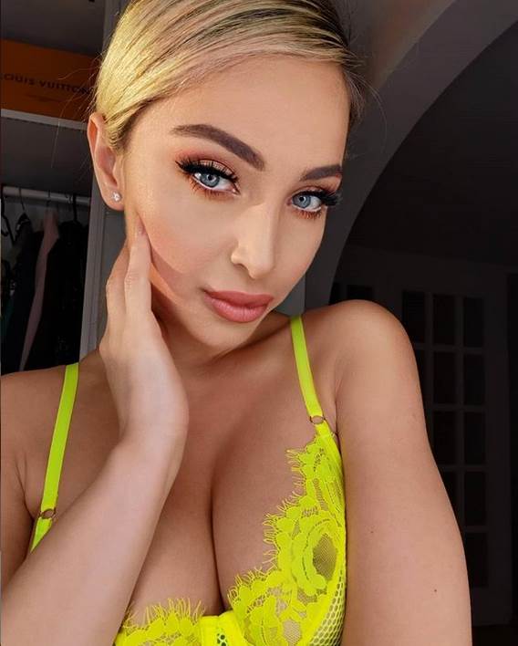 maja berovic providan ves versace bademantil instagaram foto