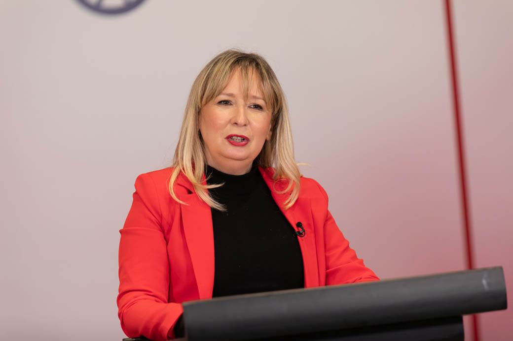 Lepa i srećna konferencija zdravlje žene