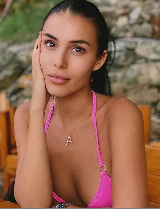 anastasija raznatovic gola kada kupka instagram video