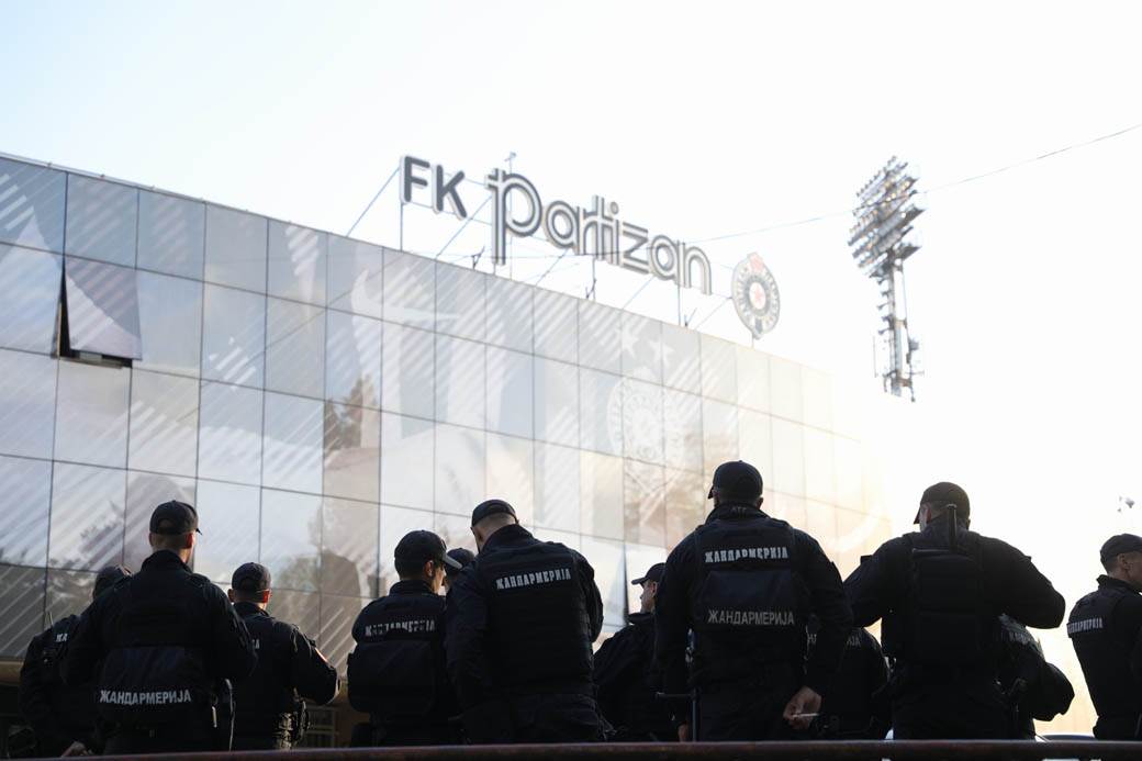 Partizan-Crvena-zvezda večiti derbi bez publike policija stadion Partizana fotografije