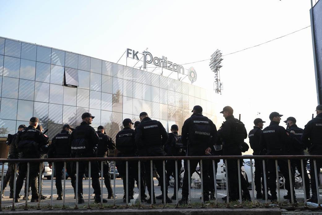 Partizan-Crvena-zvezda večiti derbi bez publike policija stadion Partizana fotografije