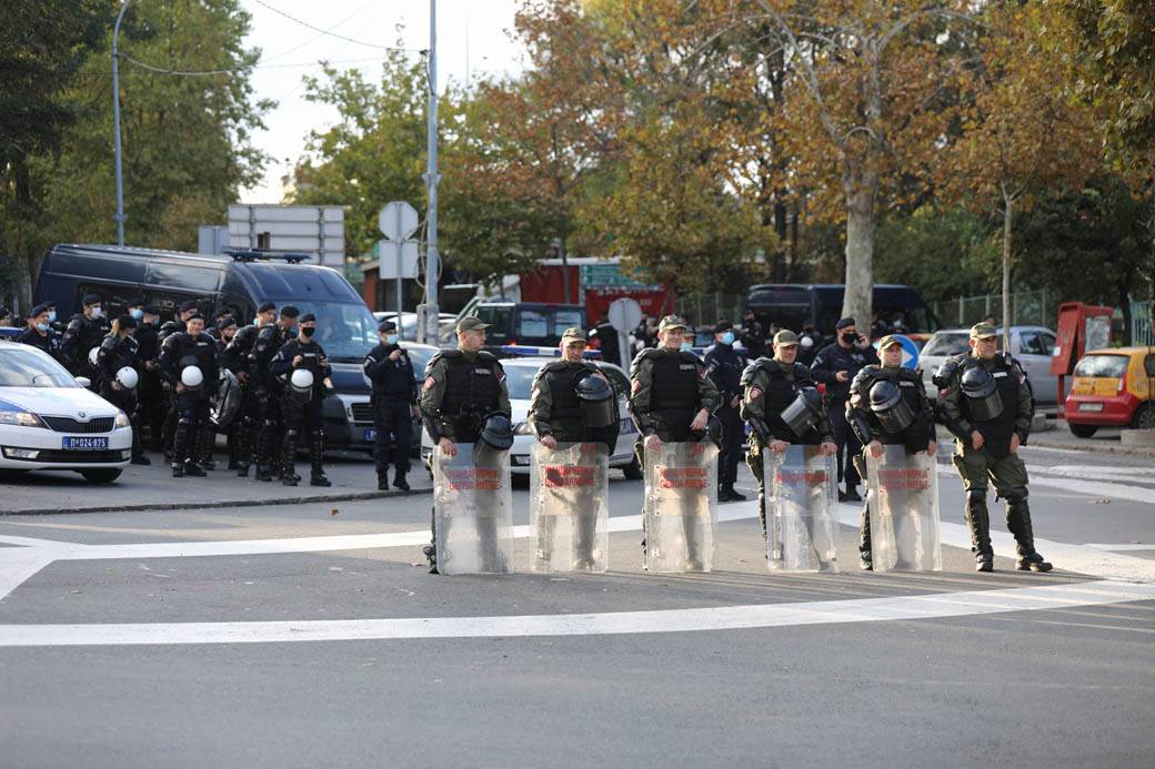 Partizan-Crvena-zvezda večiti derbi bez publike policija stadion Partizana fotografije