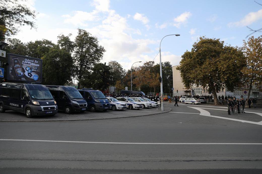 Partizan-Crvena-zvezda večiti derbi bez publike policija stadion Partizana fotografije