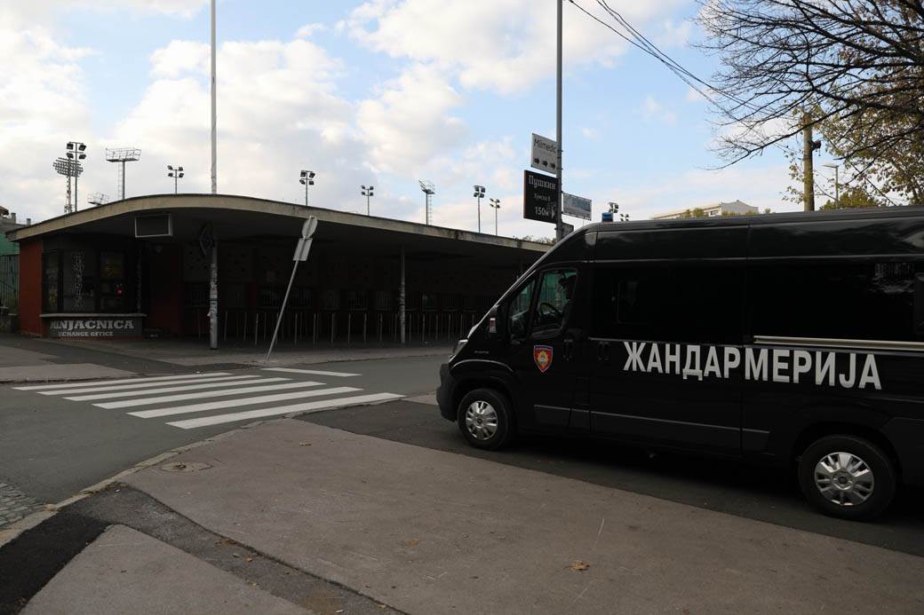 Partizan-Crvena-zvezda večiti derbi bez publike policija stadion Partizana fotografije