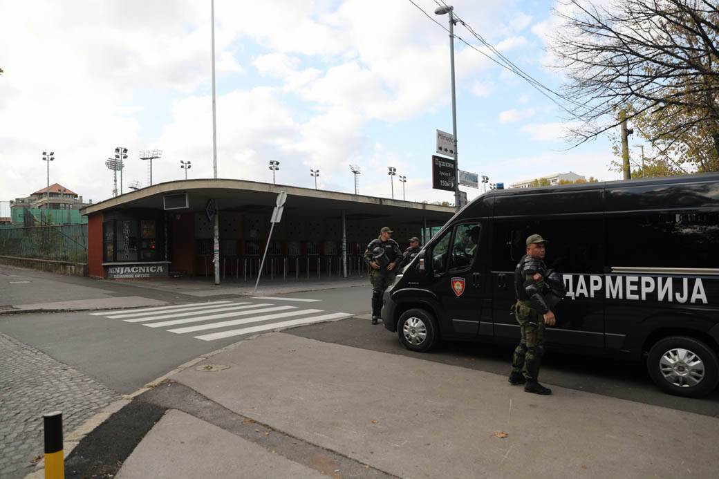 Partizan-Crvena-zvezda večiti derbi bez publike policija stadion Partizana fotografije