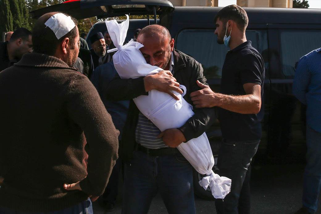 Azerbejdžan Jermenija rat najnovije vesti Sahranjuju decu žrtve napada grad Gendže Nagorno-Karabah 