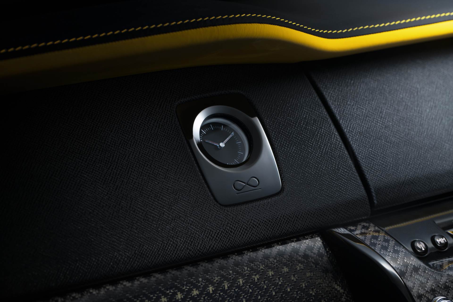 rolls royce cullinan auto džip suv rols rojs