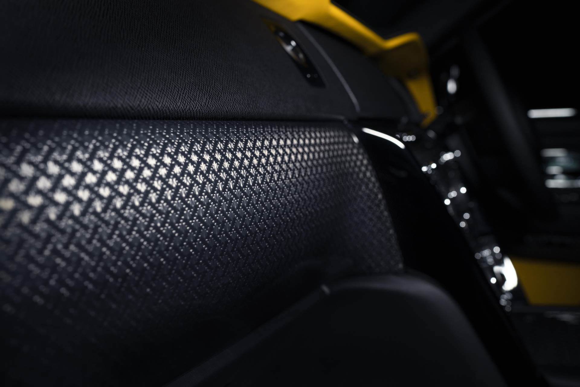 rolls royce cullinan auto džip suv rols rojs