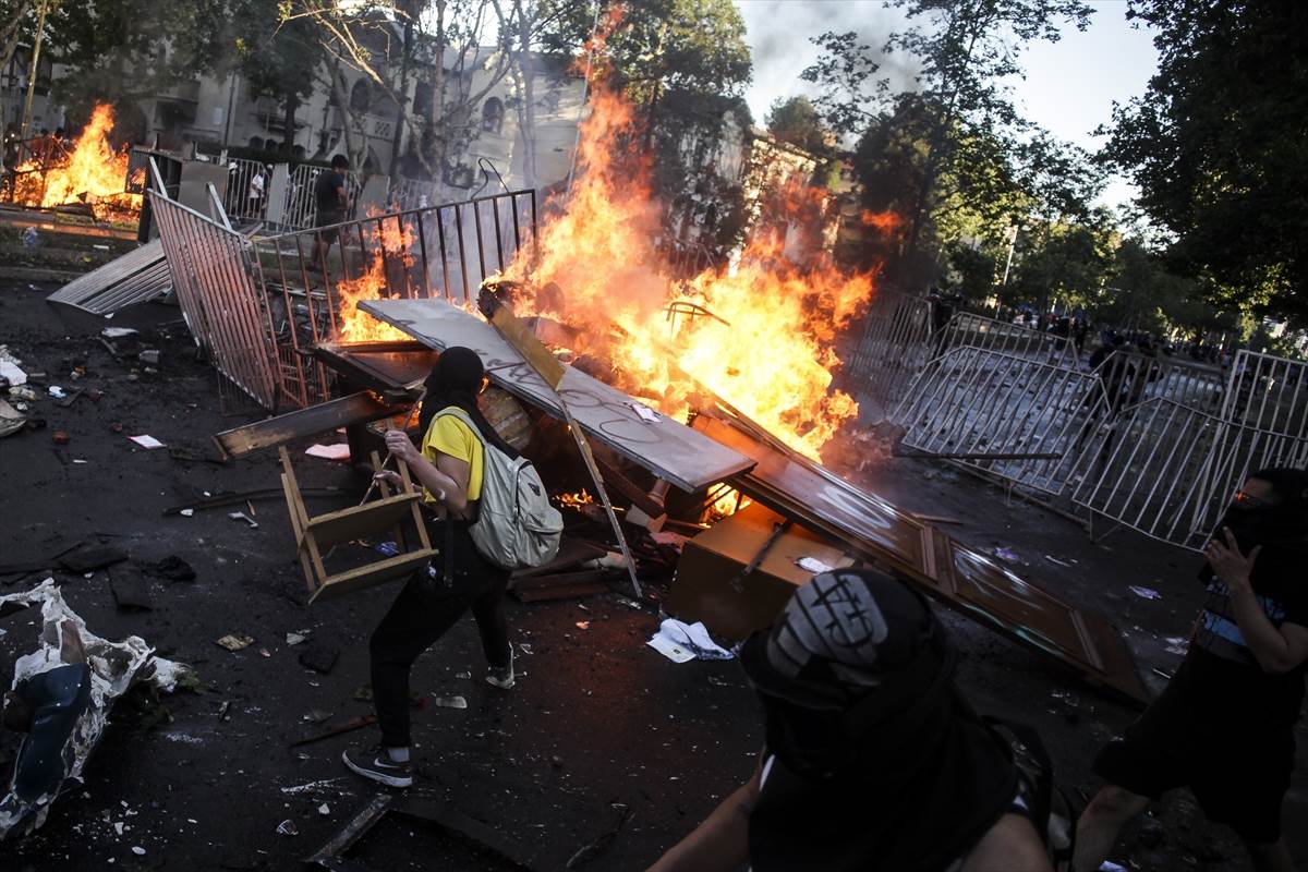 Čile protesti demonstracije polcija neredi fotografije