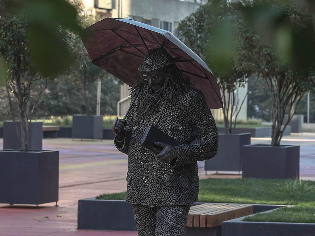 Raša Popov spomenik Beograd rasprava drustvene mreze