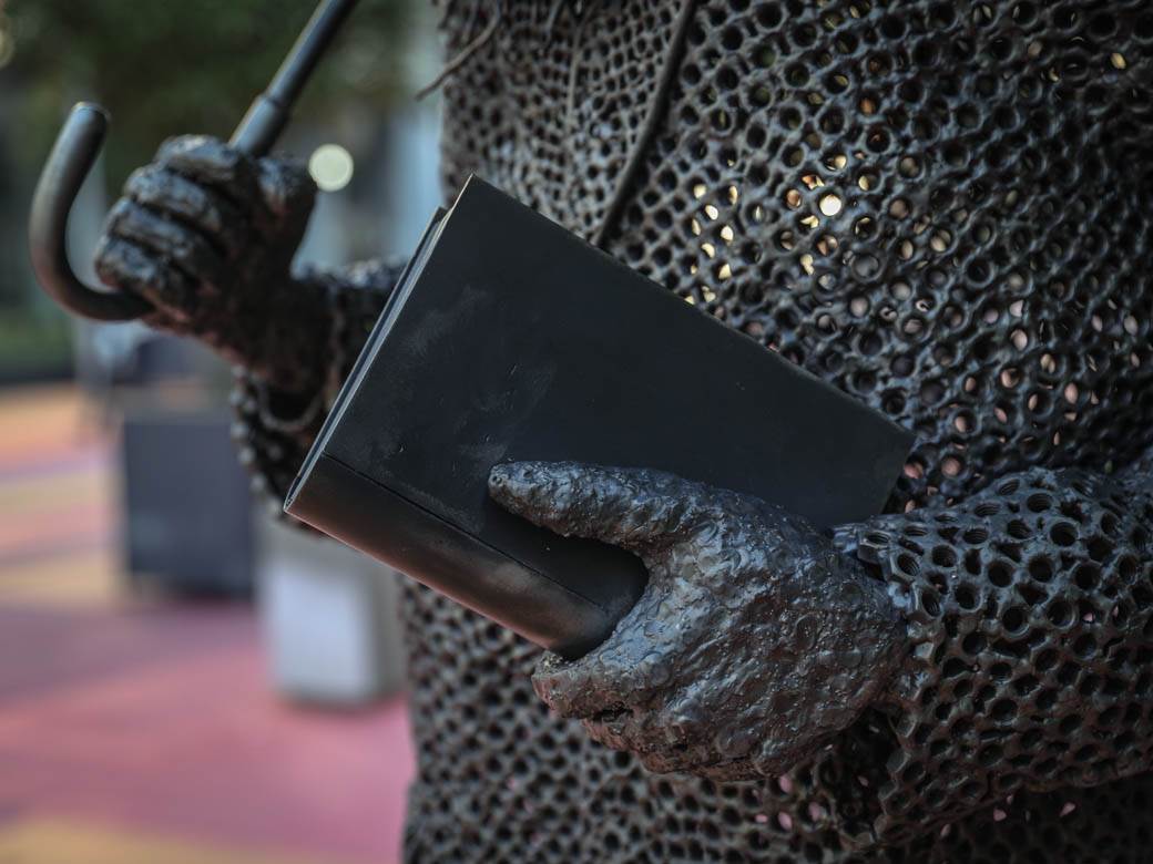 Raša Popov spomenik Beograd rasprava drustvene mreze